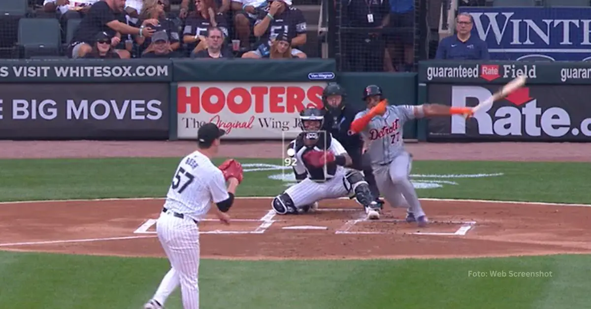 Andy Ibáñez preparado para batear con Detroit Tigers