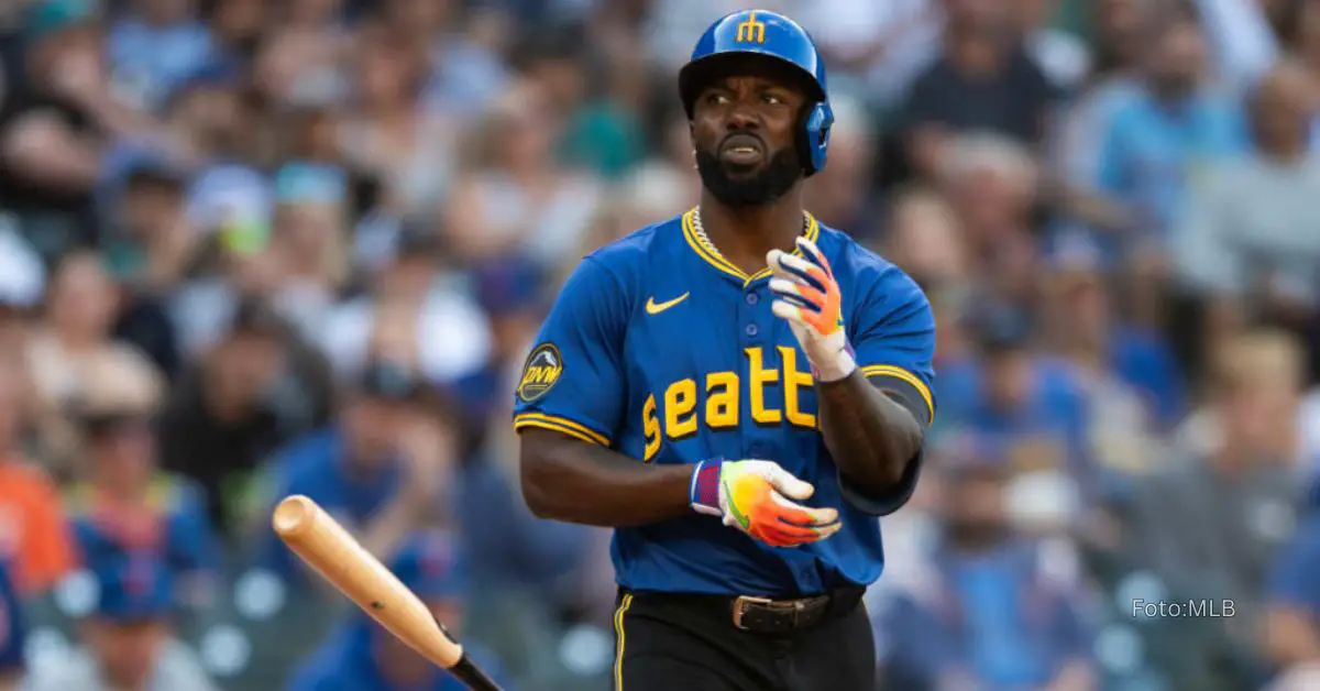 El cubano Randy Arozarena con el uniforme de Seattle Mariners en MLB 2024 y cara de molestia